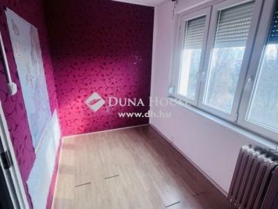 Eladó lakás - 2400 Dunaújváros