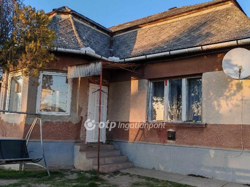 Eladó családi ház Jászfényszaru