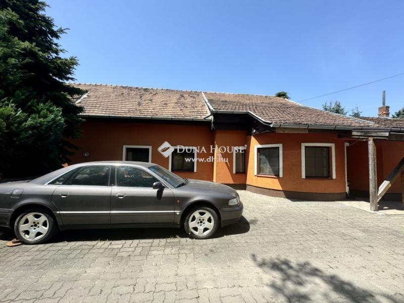 Eladó családi ház Ecser