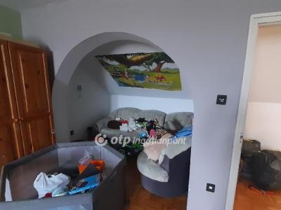 Eladó családi ház Eger