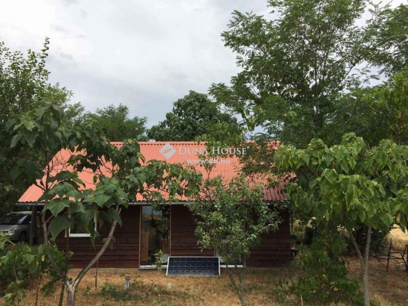 Eladó külterületi telek Fót