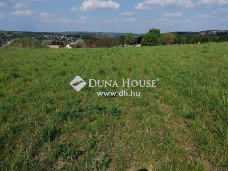 Eladó külterületi telek Pécel