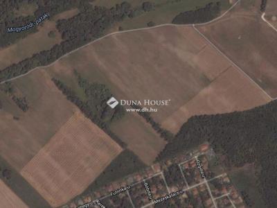 Eladó külterületi telek Fót
