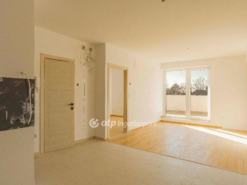 Eladó lakás Gárdony