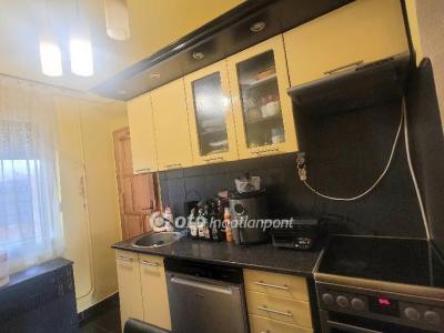 Eladó lakás Jászberény