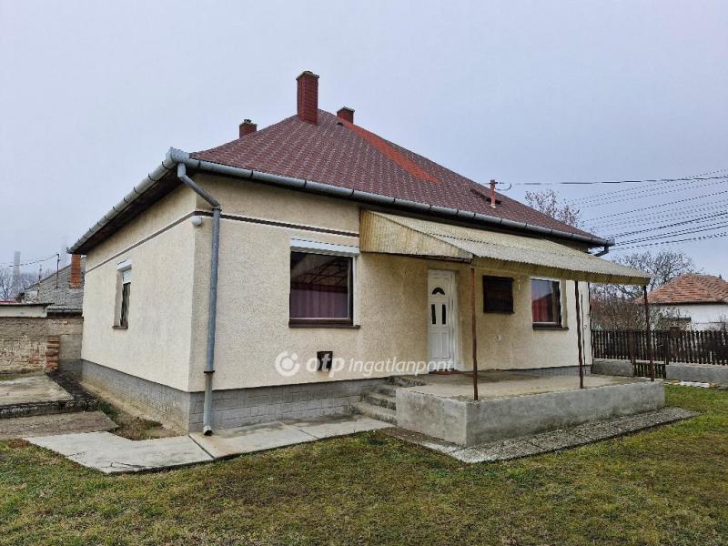 Eladó családi ház Martfű