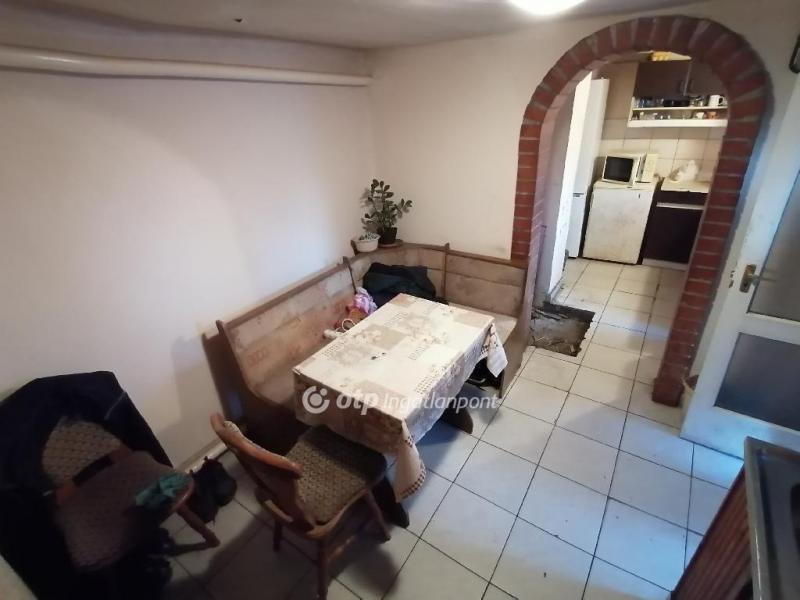 Eladó családi ház Téglás