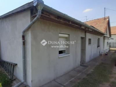 Eladó családi ház - 2200 Monor
