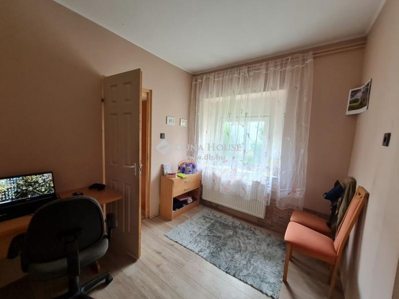Eladó családi ház Sárisáp