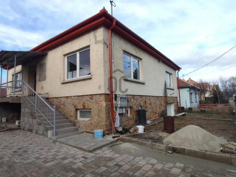 Eladó családi ház Budapest