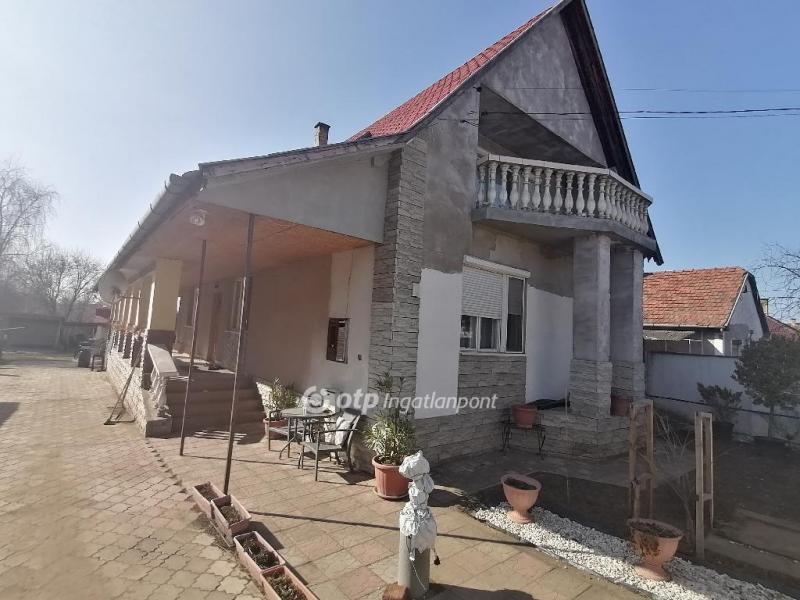 Eladó családi ház Hajdúhadház