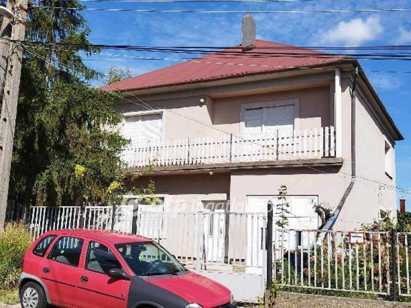 Eladó családi ház Szekszárd
