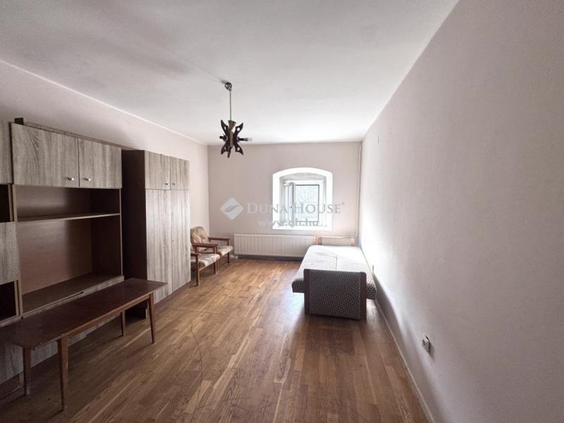 Eladó lakás Siklós