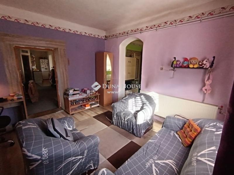 Eladó családi ház Epöl