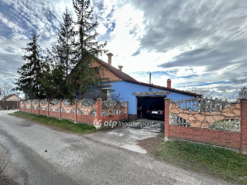 Eladó családi ház Mikepércs
