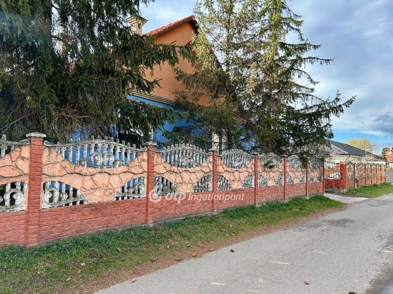 Eladó családi ház Mikepércs