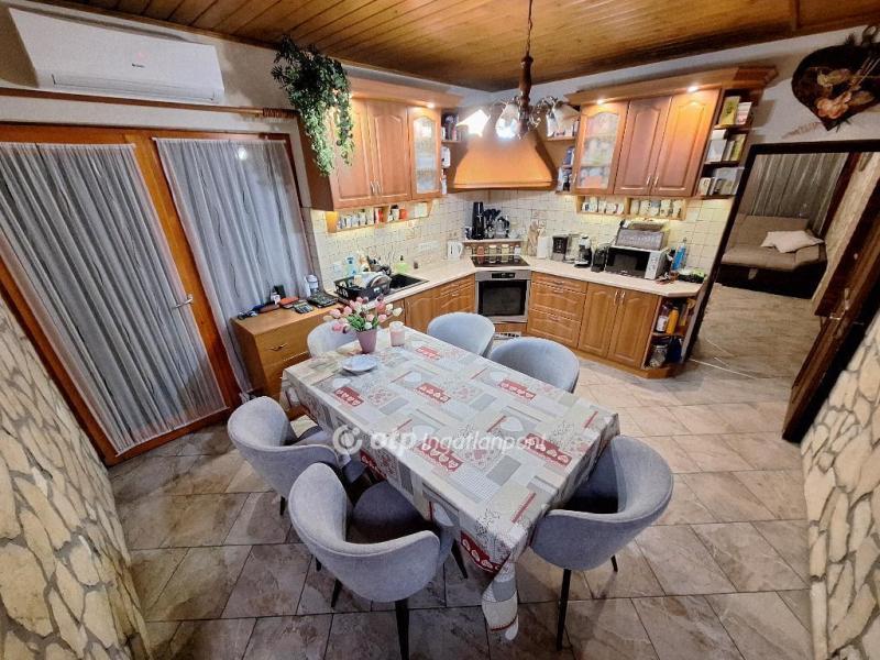 Eladó családi ház Tiszajenő