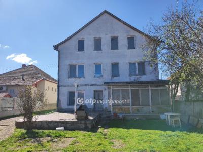 Eladó családi ház - 6753 Szeged