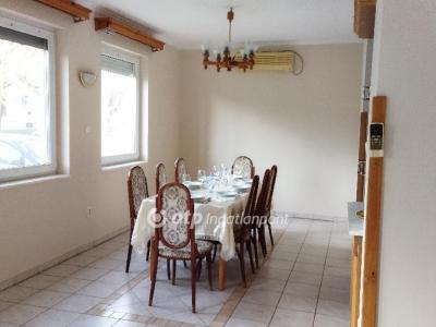 Eladó családi ház Szentes