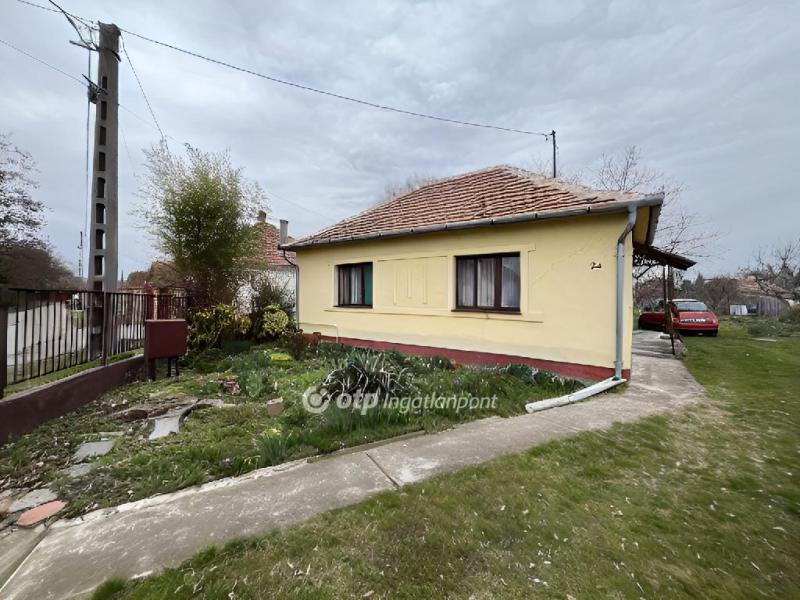 Eladó családi ház Komádi