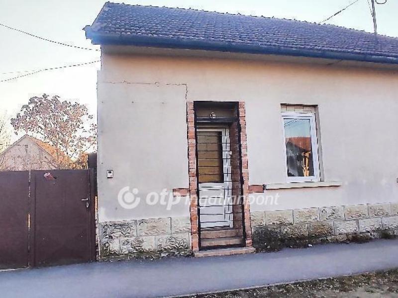 Eladó családi ház Üllő