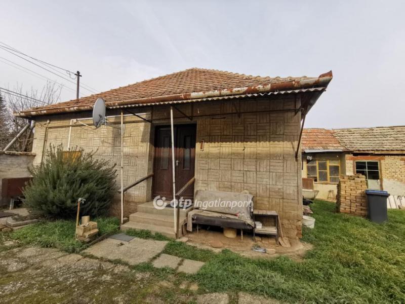 Eladó családi ház Decs