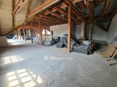 Eladó lakás Püspökladány