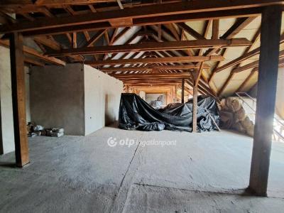 Eladó lakás Püspökladány