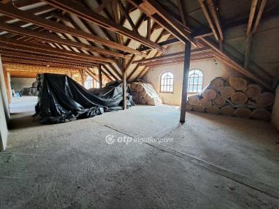 Eladó lakás Püspökladány