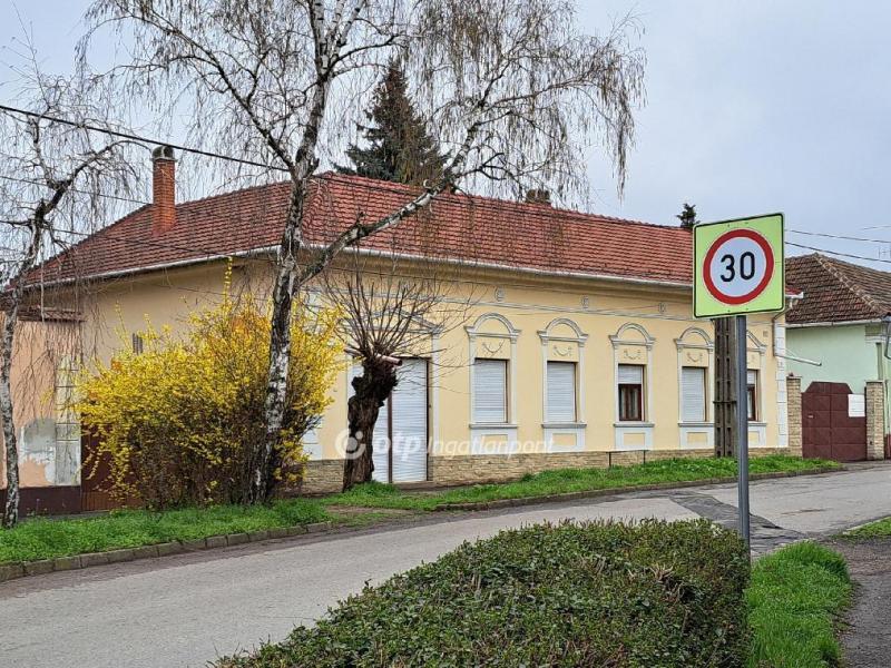 Eladó családi ház Békés