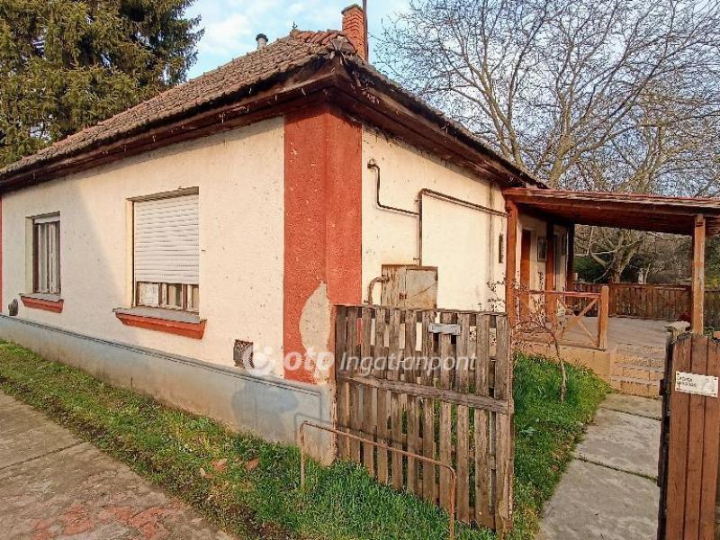 Eladó családi ház Jászfényszaru