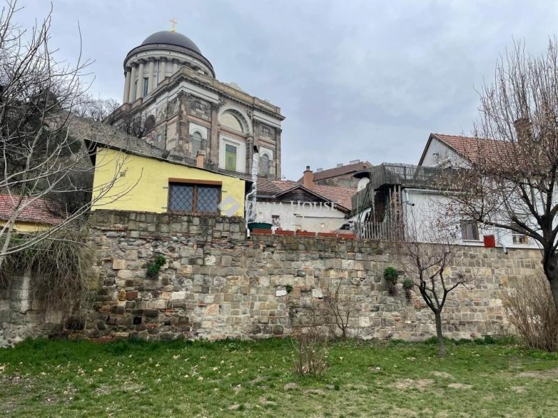 Eladó házrész Esztergom