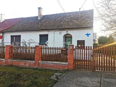 Eladó családi ház Tata