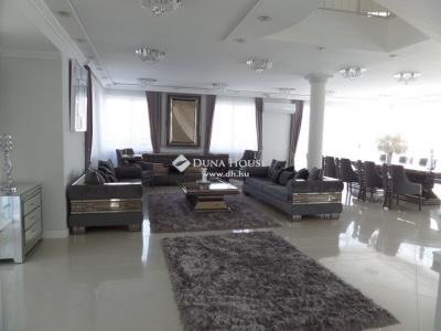 Eladó családi ház Üröm