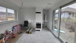 Eladó családi ház Penc