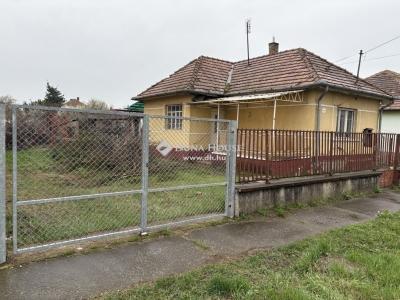 Eladó családi ház - 2220 Vecsés