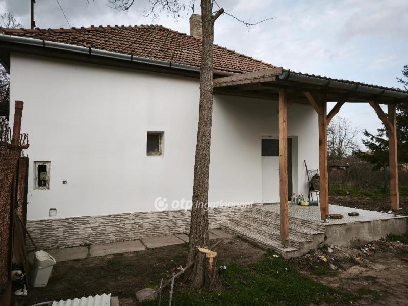 Eladó családi ház Baks
