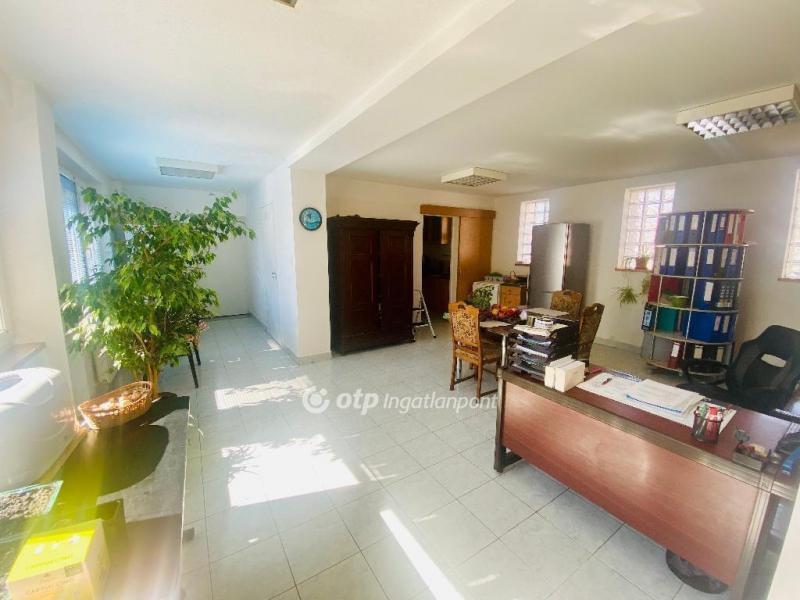 Eladó családi ház Rábapatona