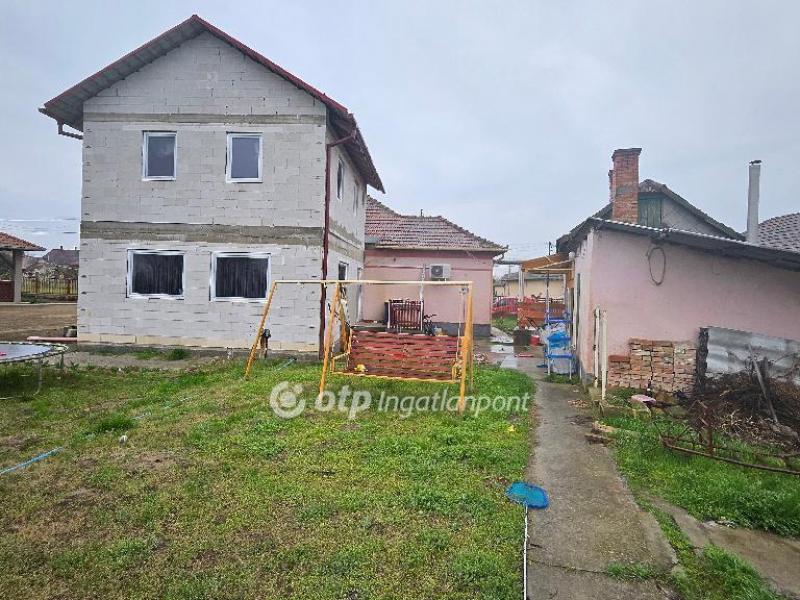 Eladó családi ház Farmos