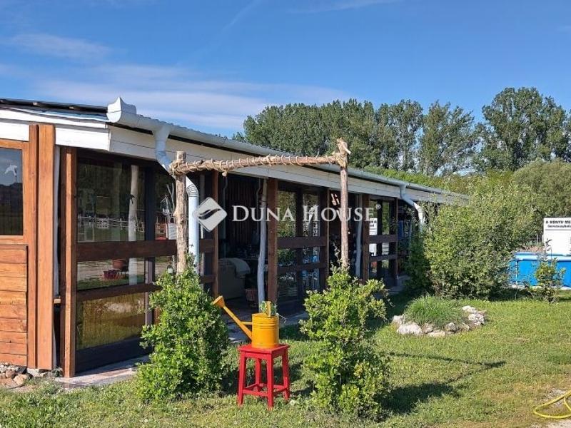 Eladó külterületi telek Dorog