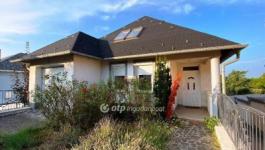 Eladó családi ház Győrújbarát