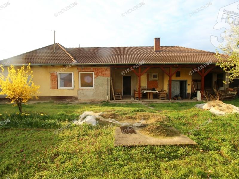 Eladó családi ház Kecel