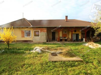Eladó családi ház Kecel