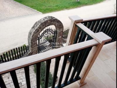 Eladó családi ház Bajót