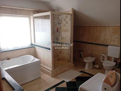 Eladó családi ház Bajót