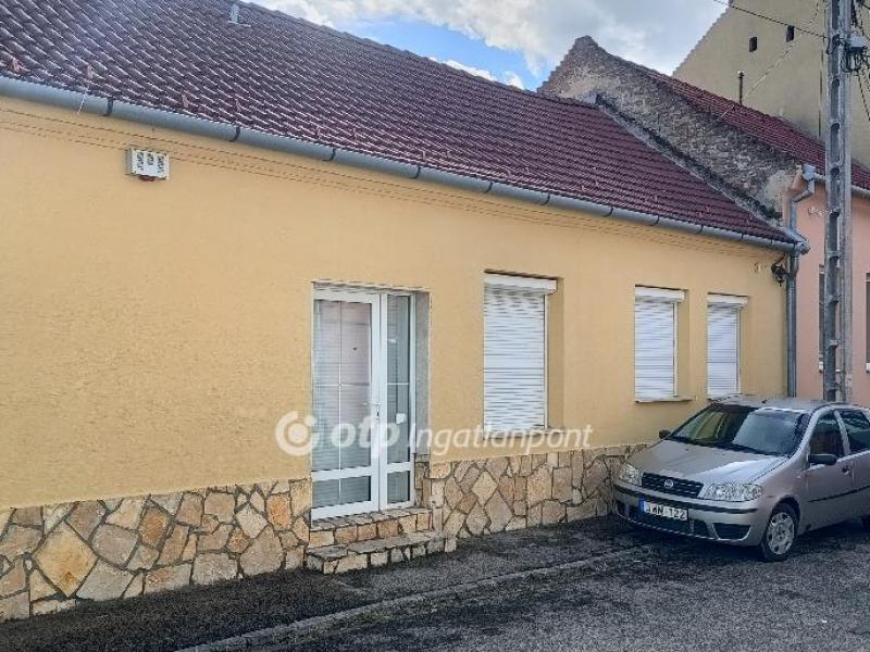 Eladó családi ház Pécs