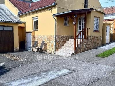 Eladó családi ház Pécs