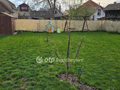 Eladó családi ház - 4220 Hajdúböszörmény