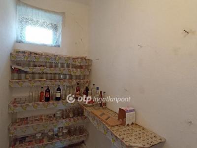 Eladó családi ház Jászfényszaru