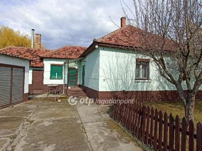 Eladó családi ház Jászfényszaru